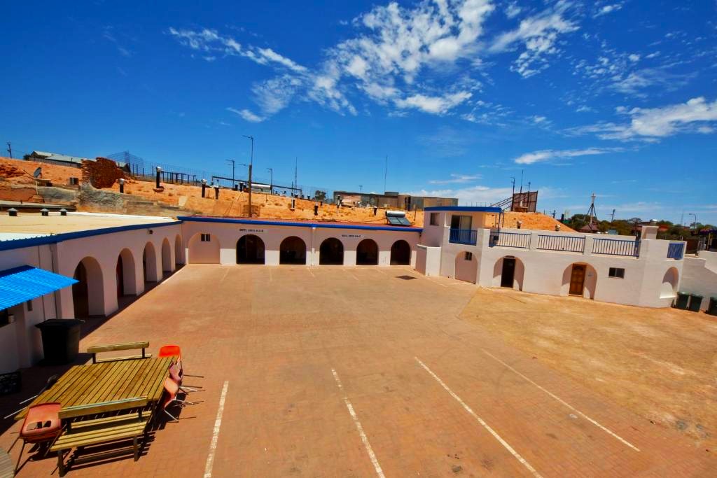 Radeka Downunder Motel in Coober Pedy